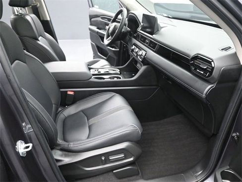 Certified 2025 Honda Pilot Touring image 42