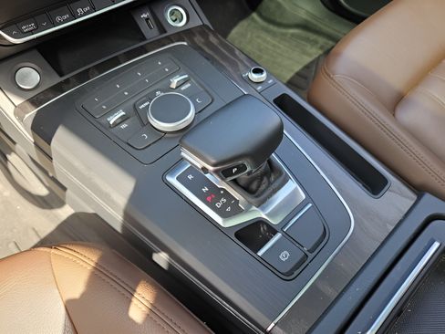Used 2019 Audi Q5 2.0T Premium AWD/4WD image 17
