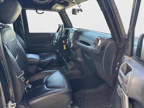 Used 2014 Jeep Wrangler Unlimited Rubicon image 21