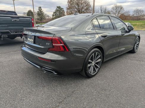 Used 2022 Volvo S60 B5 Inscription image 8