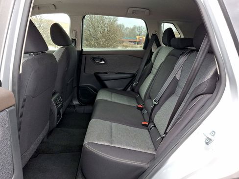 Used 2023 Nissan Rogue SV AWD/4WD image 19