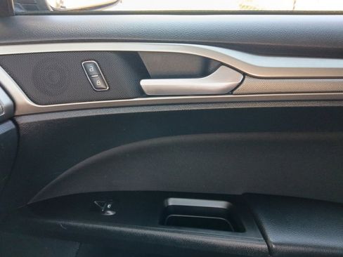 Used 2017 Ford Fusion SE w/ Fusion SE Technology Package FWD image 35