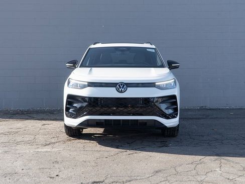 New 2026 Volkswagen Tiguan SE R-Line image 2