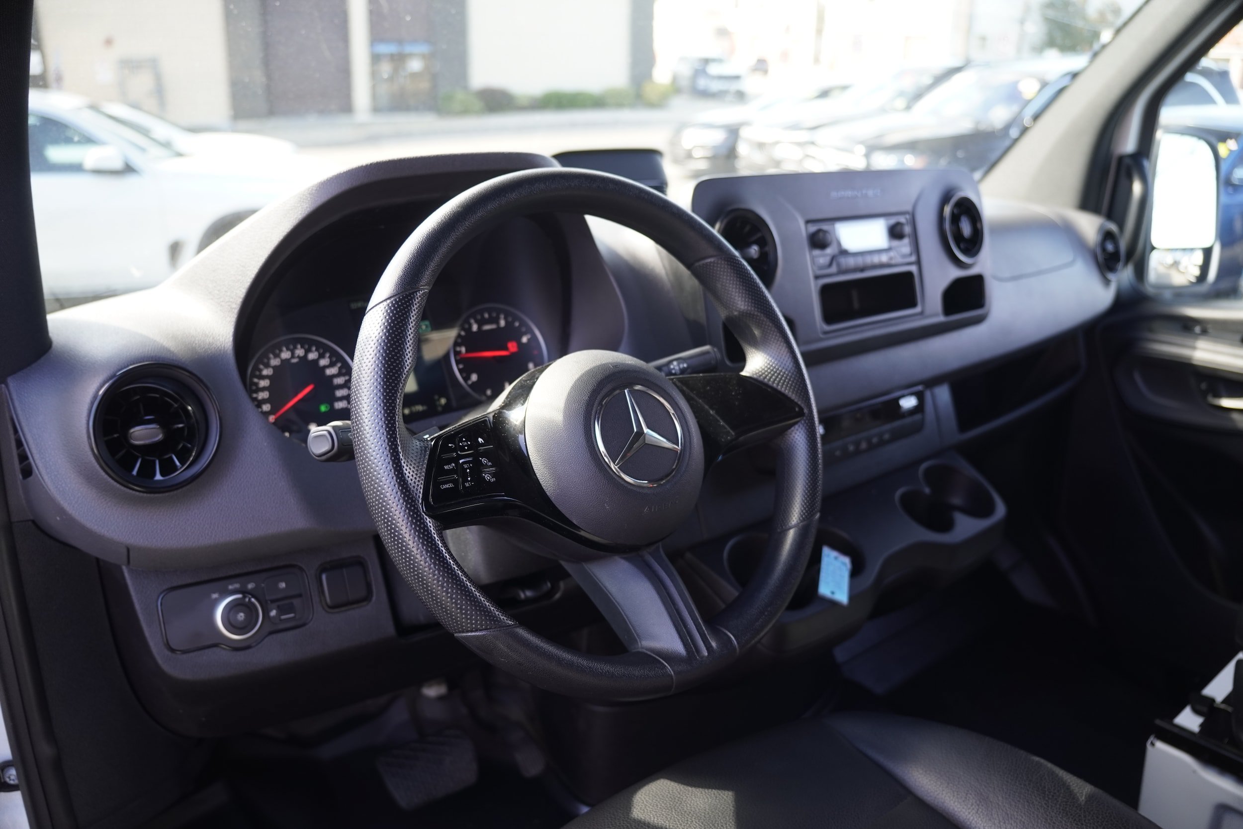 Used 2025 Mercedes-Benz Sprinter 2500 image 3