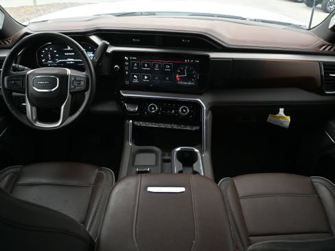 Used 2025 GMC Sierra 2500 Denali w/ Technology Package image 3