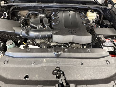 Used 2020 Toyota 4Runner Venture w/ Moonroof Package image 15