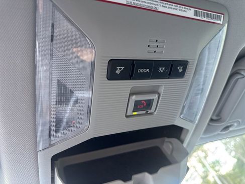 Used 2021 Toyota RAV4 XLE image 9