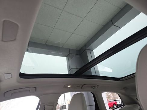 Used 2023 Volvo XC60 B5 Plus image 30