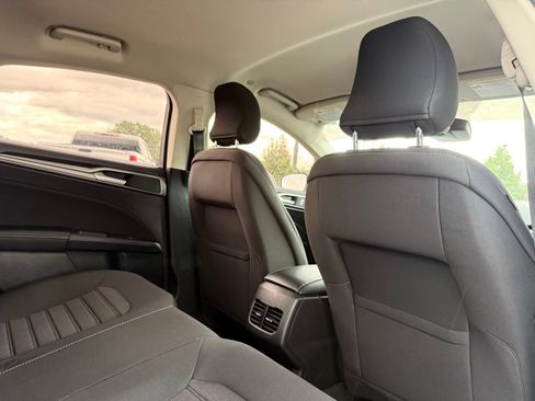 Used 2019 Ford Fusion SE FWD image 18