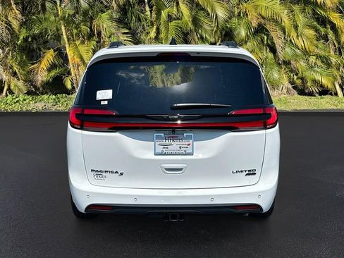 New 2026 Chrysler Pacifica Limited w/ S Appearance Package image 4