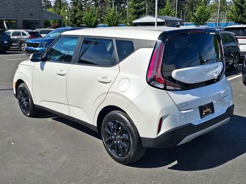 Certified 2025 Kia Soul LX FWD image 3