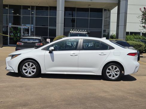 Used 2025 Toyota Corolla LE FWD image 6