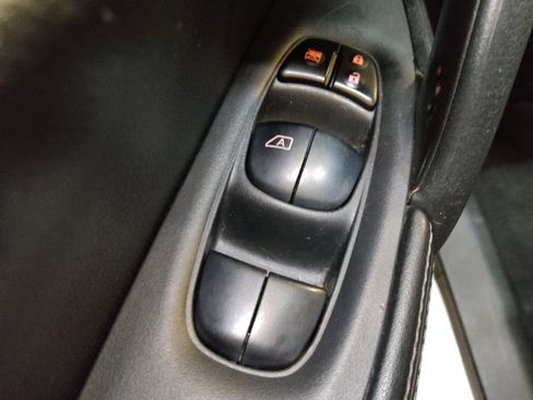Used 2018 Nissan Rogue SV AWD/4WD image 27