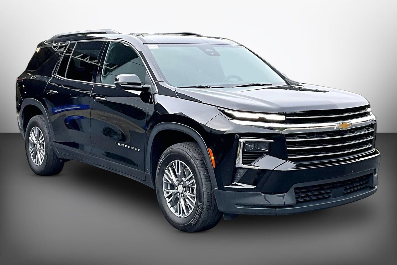 Used 2025 Chevrolet Traverse LT AWD/4WD image 1