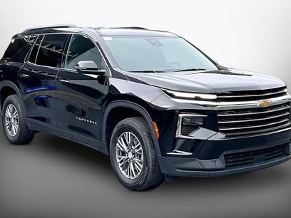 Used 2025 Chevrolet Traverse LT