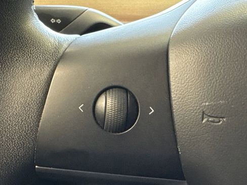 Used 2020 Tesla Model Y Long Range image 19