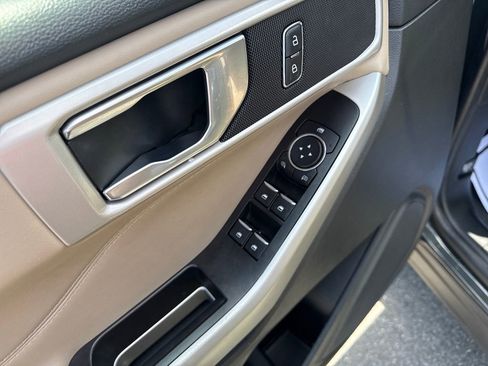 Used 2022 Ford Explorer XLT w/ Equipment Group 202A image 12