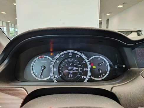 Used 2016 Honda Accord EX image 9