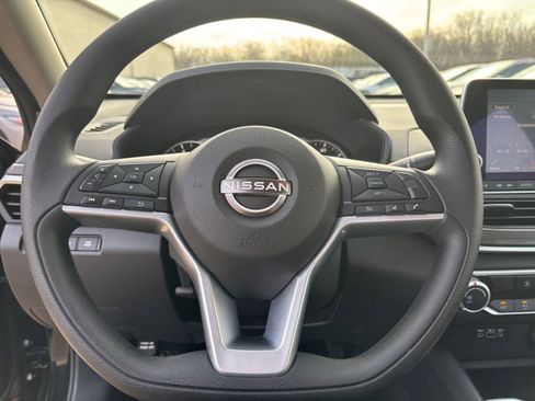 Used 2025 Nissan Altima 2.5 SV FWD image 28
