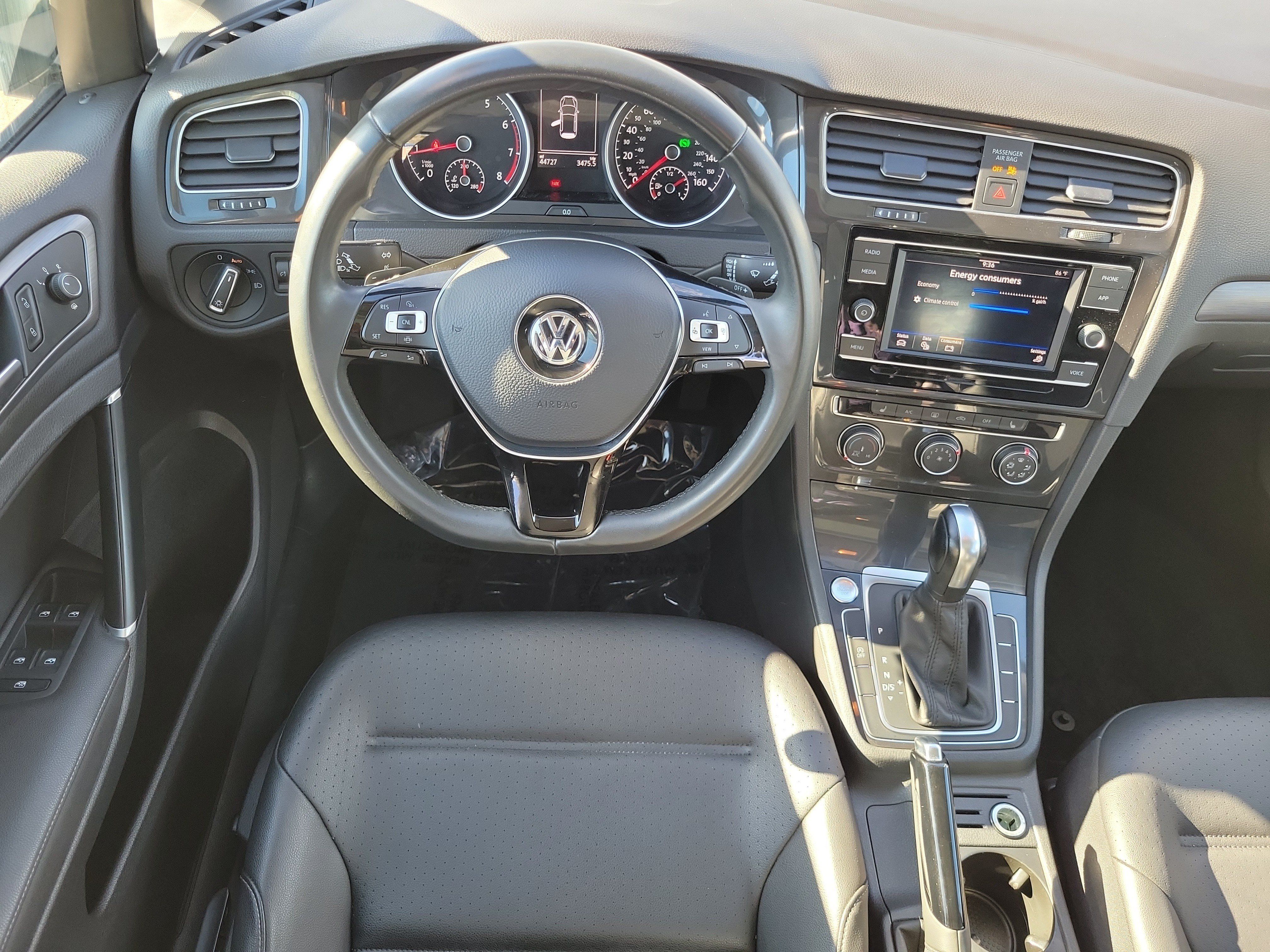Used 2020 Volkswagen Golf 4-Door FWD image 16
