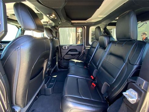 Used 2021 Jeep Wrangler Unlimited Sahara AWD/4WD image 11