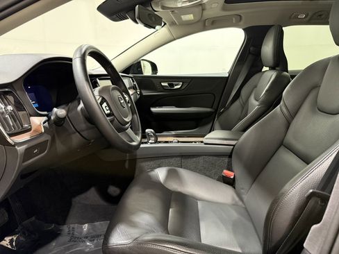 Used 2025 Volvo V60 B5 Cross Country Plus image 15