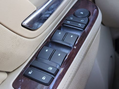 Used 2012 Cadillac Escalade Luxury image 18