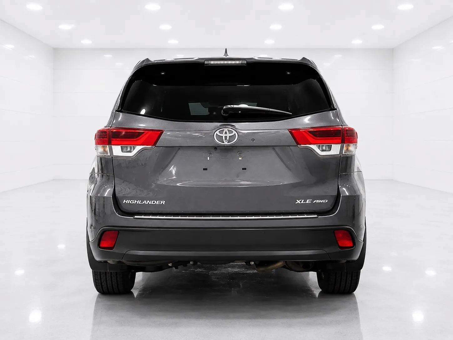 Used 2018 Toyota Highlander XLE w/ Protection Package #3 AWD/4WD image 4