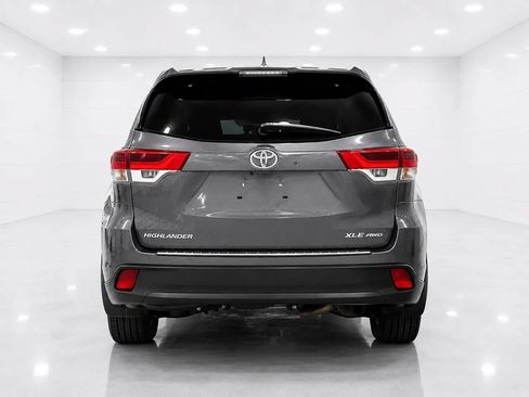 Used 2018 Toyota Highlander XLE w/ Protection Package #3 AWD/4WD image 4