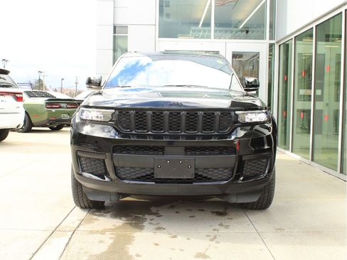 Used 2023 Jeep Grand Cherokee L Laredo image 2