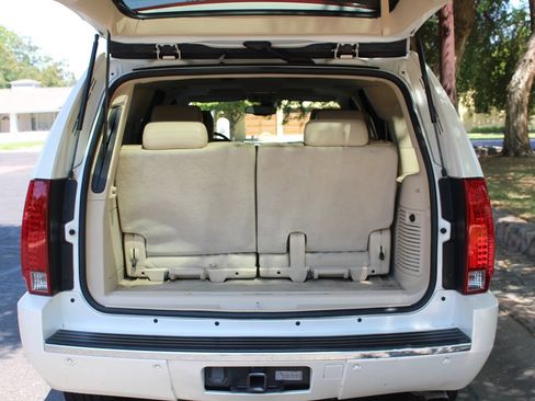 Used 2007 Cadillac Escalade AWD w/ Information Package image 22