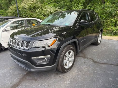 Used 2021 Jeep Compass Latitude FWD image 3