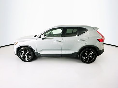 Used 2025 Volvo XC40 B5 Core image 4
