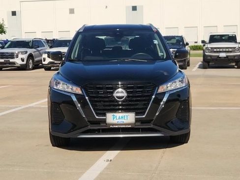 Used 2023 Nissan Kicks SV FWD image 2