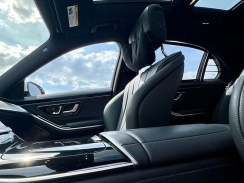Used 2022 Mercedes-Benz S 500 4MATIC image 12