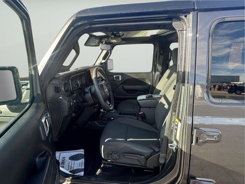 Used 2024 Jeep Wrangler Unlimited Rubicon image 9