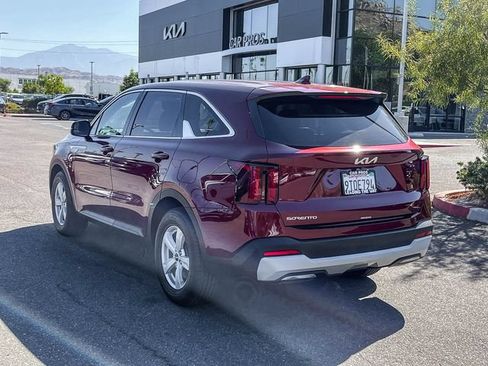 Used 2025 Kia Sorento LX FWD image 5