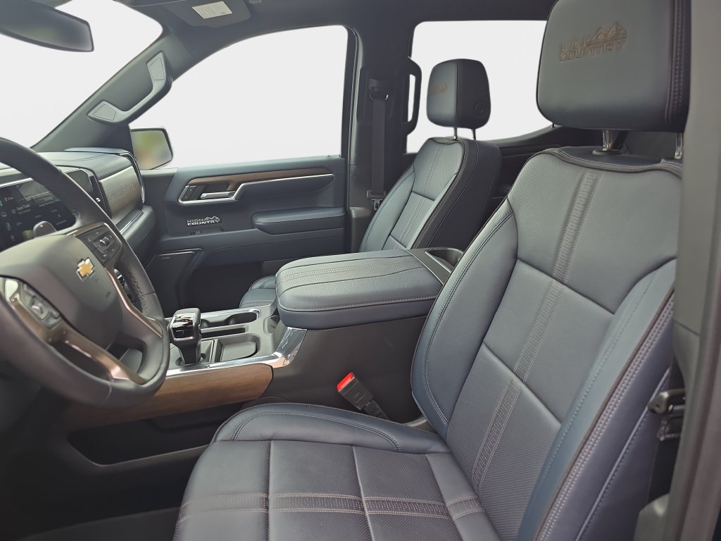 Used 2023 Chevrolet Silverado 1500 High Country w/ High Country Premium Package AWD/4WD image 17