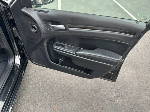 Used 2015 Chrysler 300 Limited image 18