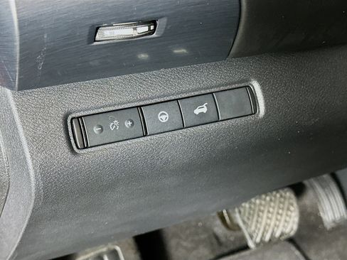 Used 2023 Nissan Pathfinder SL w/ Lighting Package (N92) FWD image 17