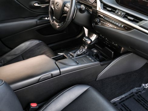Used 2020 Lexus ES 300h w/ Premium Package FWD image 23