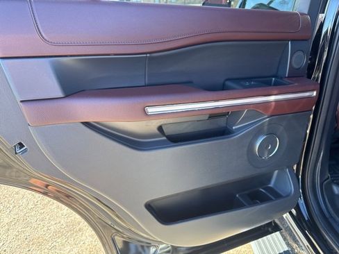 Used 2024 Ford Expedition Limited image 33