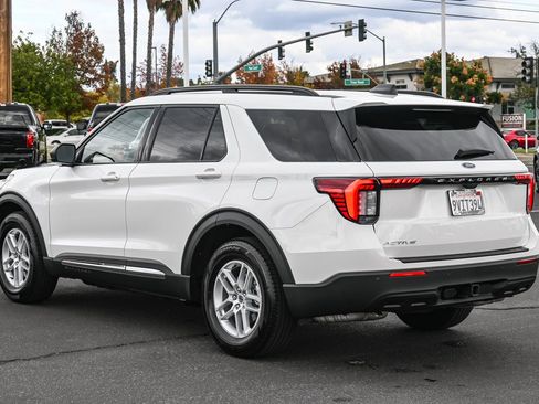 Used 2025 Ford Explorer Active image 7