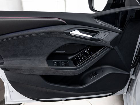 Used 2025 Audi S6 e-tron Prestige w/ 21" Black Optic Package image 16