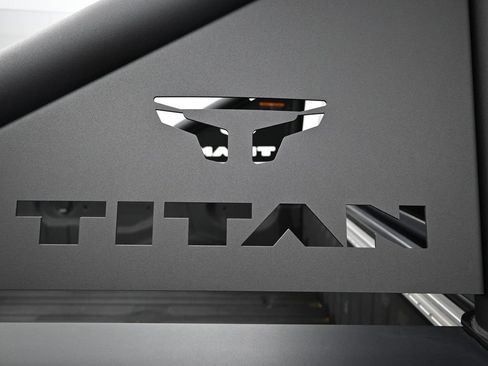 Used 2024 Nissan Titan SV w/ SV Convenience Package image 10