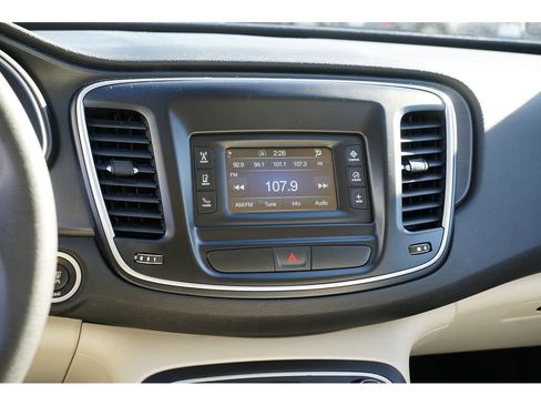 Used 2016 Chrysler 200 Limited image 22