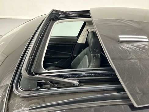 Certified 2023 Volkswagen Jetta SE w/ Panoramic Sunroof Package image 19