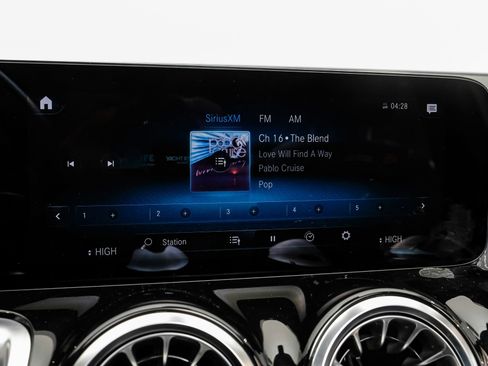 Used 2023 Mercedes-Benz GLB 250 GLB 250 w/ Premium Package image 29