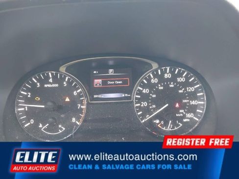 Used 2016 Nissan Pathfinder SV image 14