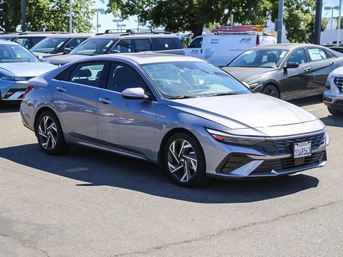 Certified 2025 Hyundai Elantra SEL FWD image 6